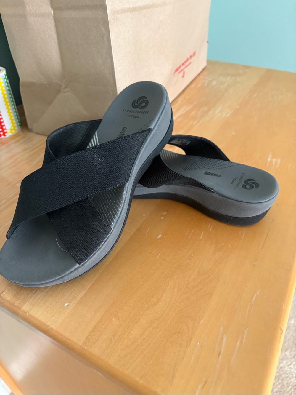 Clarks Women's Black Elastic Cross-Band Sandals